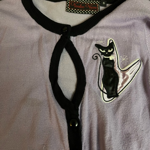 Lilac Voodoo Vixen cardigan with retro black cat - Picture 3 of 6